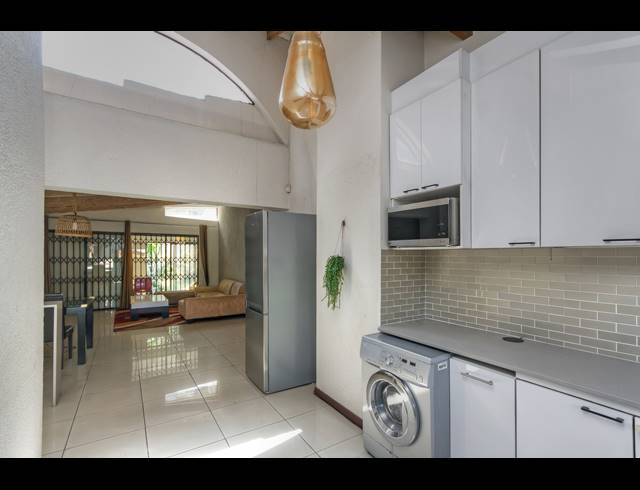 6 BEDROOM HOUSE FOR SALE IN WOODMEAD